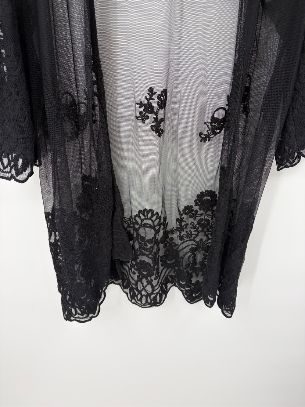 Hot Topic Black Lace Skull Floral Open Cardigan Size Large - Picture 2 of 8
